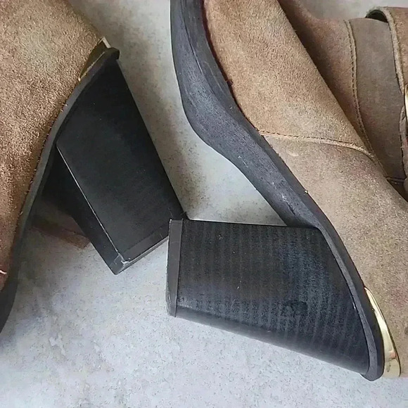 Genuine suede ankle booties with fringes - Picture 7 of 15